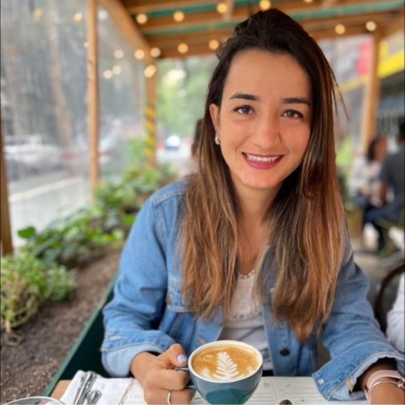 Meet your Posher, Fernanda - Picture 1 of 1